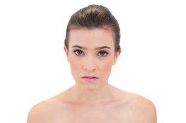 şaşkın doğal kahverengi saçlı modeli