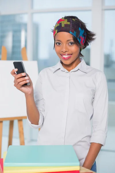 Smiling artist texting — Stock Photo, Image