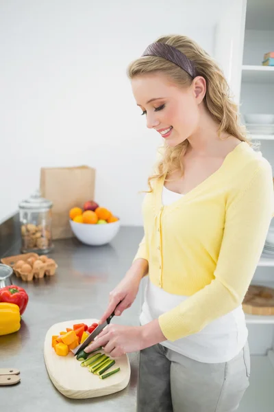 Happy cute blonde chopping vegetables — Stock Photo, Image