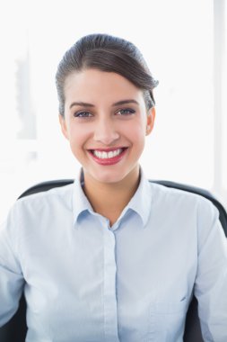 Kameraya bakarak iş kadını