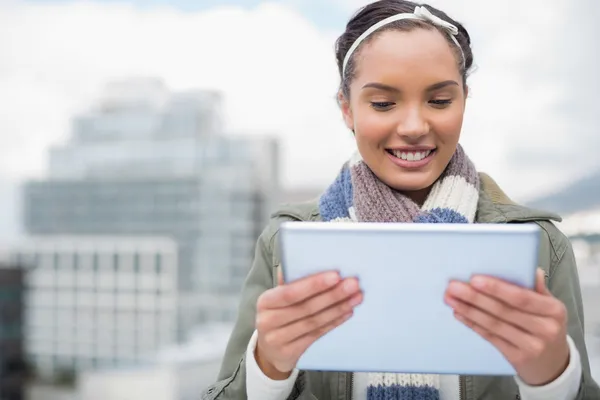 Attractive smiling woman using tablet — Stock Photo, Image