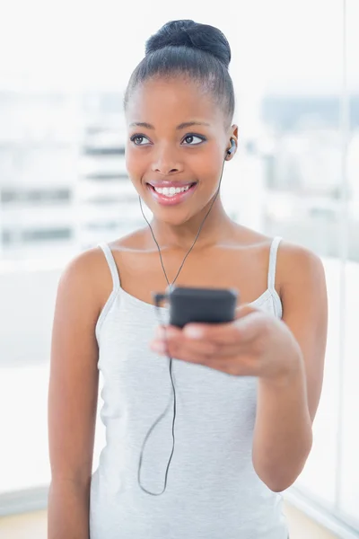 Cheerful gorgeous model in sportswear listening to music — Stock Photo, Image