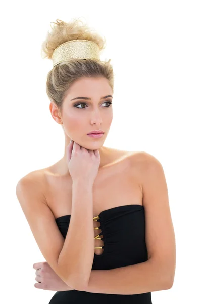 Schwere attraktive blonde Modell mit großer Frisur — Stockfoto