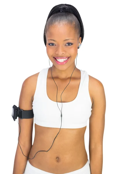 Mujer atractiva alegre en ropa deportiva escuchando música — Foto de Stock