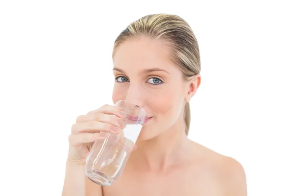 Lovely fresh blonde woman drinking water — Stock Photo, Image