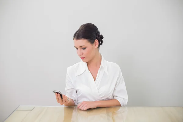 Calm businesswoman text messaging — Stock Photo, Image