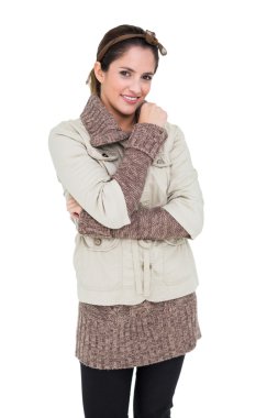 sağ omzuna dokunuyor Kış moda şirin esmer gülümseyen