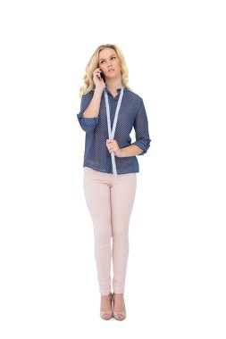 telefonda ciddi güzel moda tasarımcısı