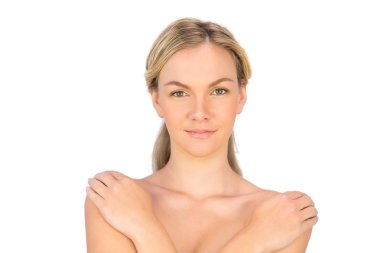 Sakin çok çıplak sarışın poz