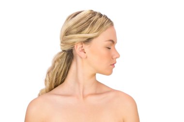 poz çıplak sarışın içerik