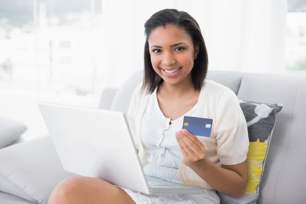 Young woman shopping online with a laptop — Stock Photo, Image