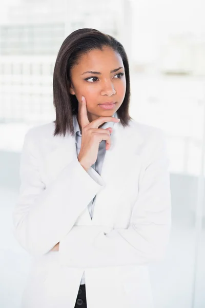 Thoughtful young businesswoman posing looking away — Stock Photo, Image