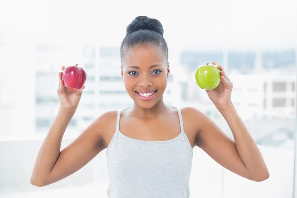 Attractive woman holding green and red apples — Stock Photo, Image