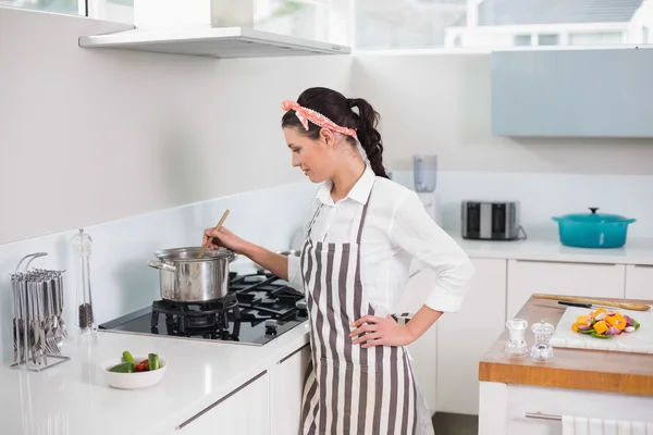 Focused pretty woman cooking — Stock Photo, Image