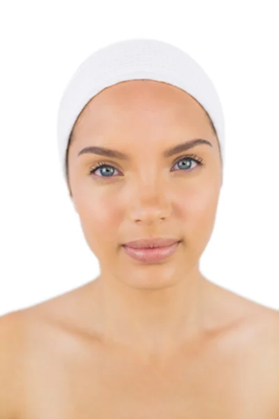 Beuatiful woman wearing a headband looking at camera — Stock Photo, Image