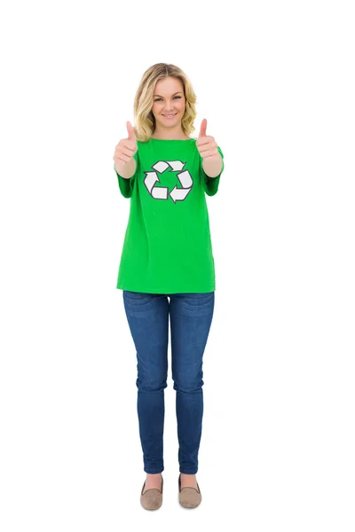 Blonde milieu-activist geven thumbs up camera glimlachen — Stockfoto