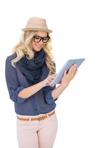 Smiling trendy blonde using tablet computer — Stock Photo, Image