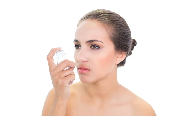 Upset young woman holding an inhaler — Stock Photo, Image