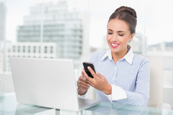 Businesswoman looking at smartphone — Stock Photo, Image