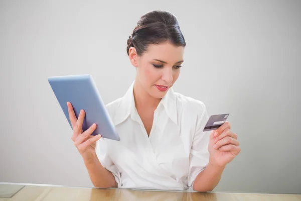 Calm pretty businesswoman shopping online — Stock Photo, Image