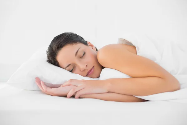 Cute casual brunette sleeping in her bed — Stock Photo, Image