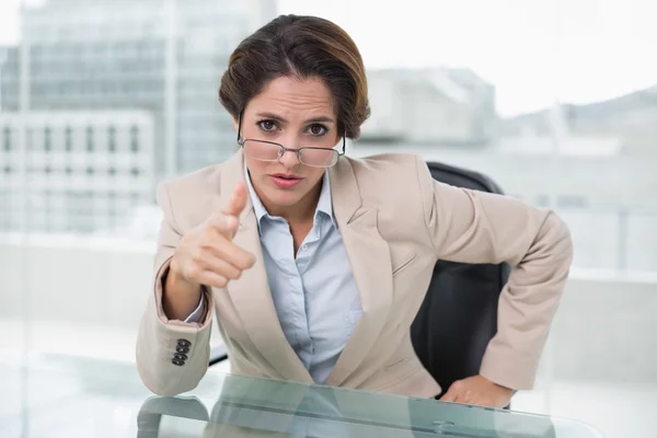 Irritated businesswoman looking at camera — Stock Photo, Image