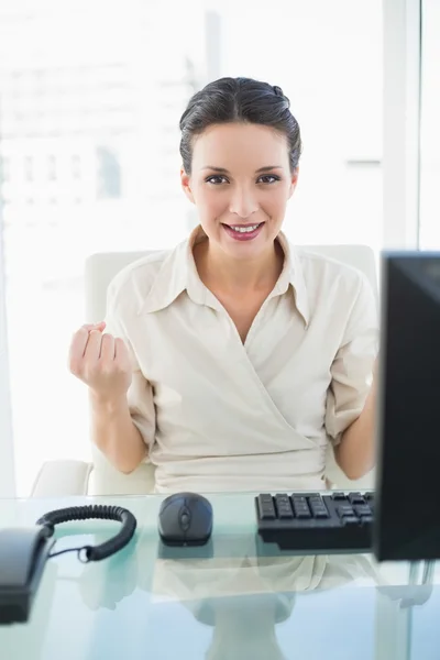 Content stylish brunette businesswoman raising her fists — Stock Photo, Image