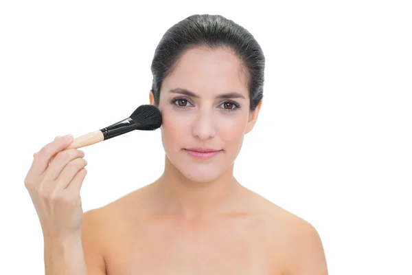 Content bare brunette holding powder brush — Stock Photo, Image