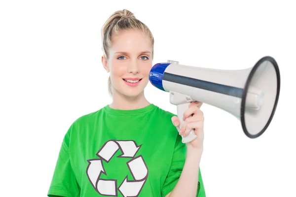 Veselá environmentální aktivista hospodářství megafon — Stock fotografie