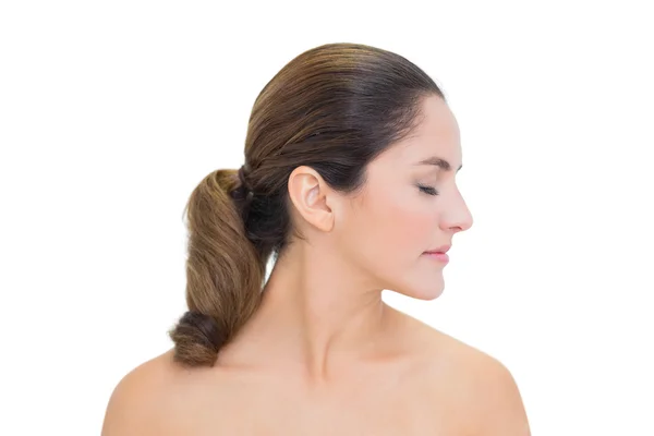 Peaceful bare brunette turning head right with closed eyes — Stock Photo, Image