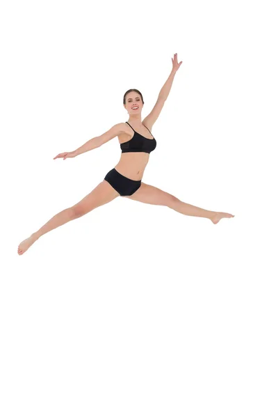 Donna sportiva che salta su sfondo bianco — Foto Stock
