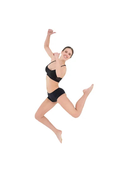 Sportowy młoda kobieta, skoki na białym tle na białym tle — Zdjęcie stockowe
