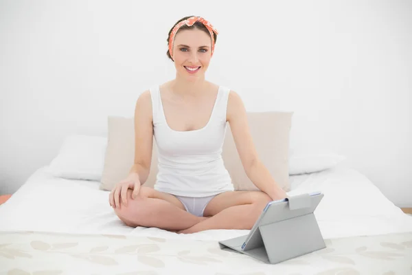 Smiling woman working with her tablet — Stock Photo, Image