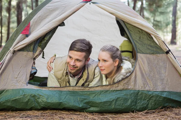 Happy couple lying in tent after a hike — Stock Photo, Image