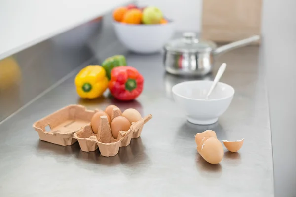 Vegetables and eggs lying on the work surface — Stock Photo, Image