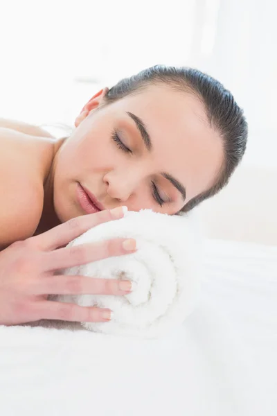 Beautiful woman resting at beauty spa — Stock Photo, Image