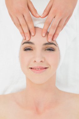 kadının yüzüne güzellik Spa Masaj eller