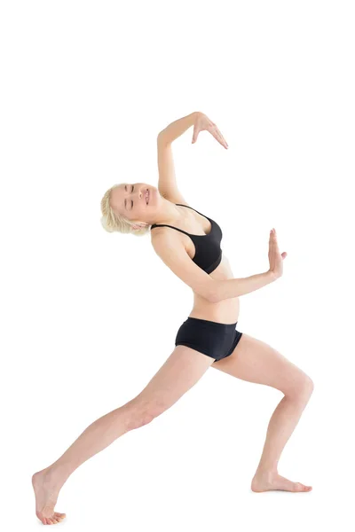 Celovečerní portrét sportovní mladé ženy tančí — Stock fotografie