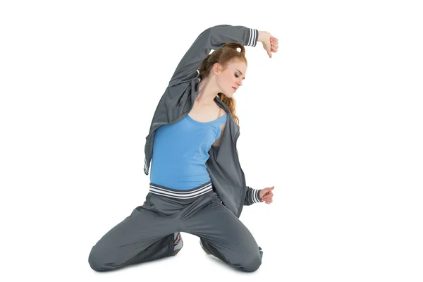 伸展运动装的年轻女子 — 图库照片