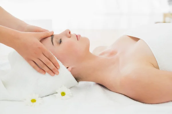 Hands massaging woman's face at beauty spa — Stock Photo, Image