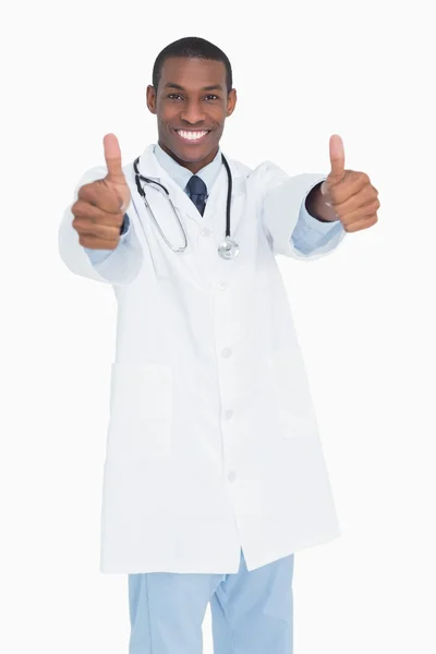 Portrét šťastné mužského lékaře palec nahoru — Stock fotografie