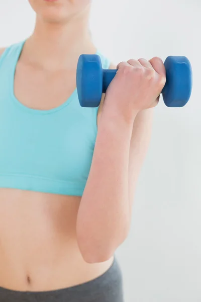 Woman with dumbbells at fitness studio — Stock Photo, Image