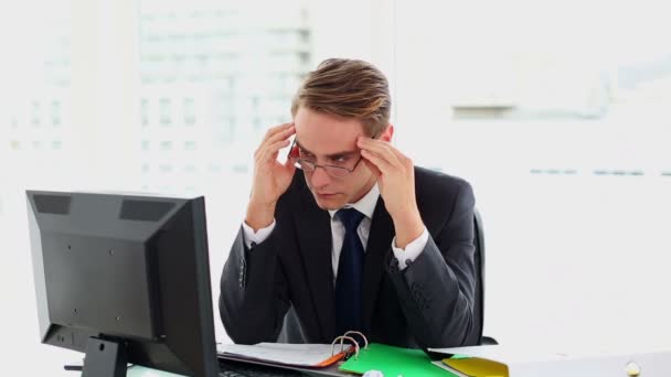 Attractive businessman suffering from headache — Stock Video