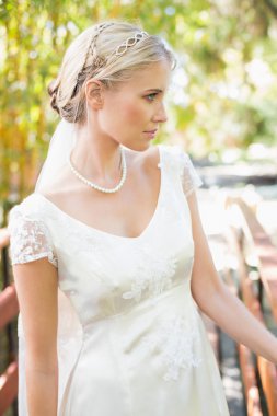 Sarı gelin inci kolye daimi bir köprü içerik