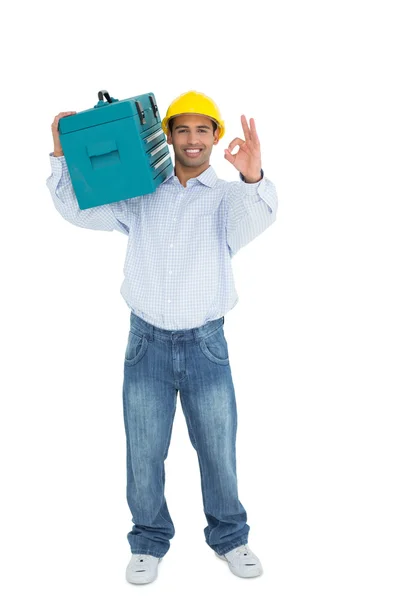 Handyman in cappello duro con cassetta degli attrezzi gesticolando segno ok — Foto Stock