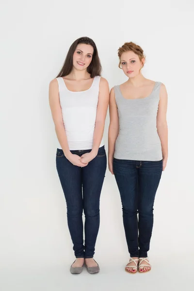 Full length portrait of two casual young female friends — Stock Photo, Image