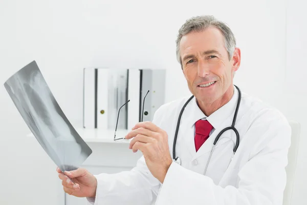 Confident doctor with x-ray picture of lungs in office — Stock Photo, Image