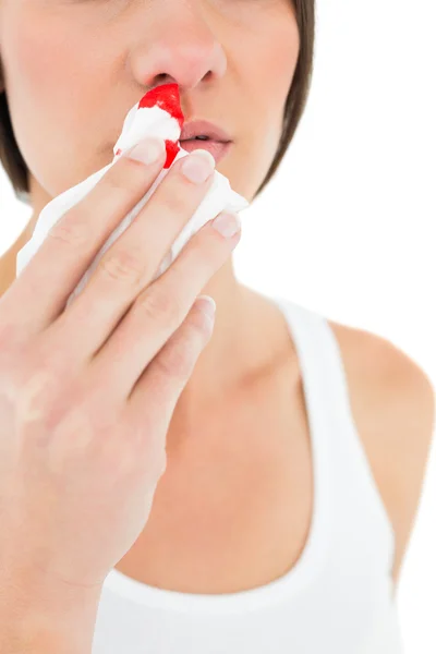 Close-up seção média de uma mulher com sangramento nasal — Fotografia de Stock