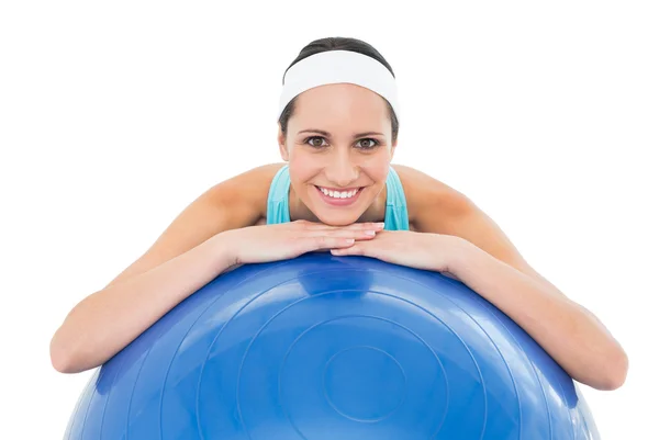 Portrait of a smiling fit woman with fitness ball — Stock Photo, Image