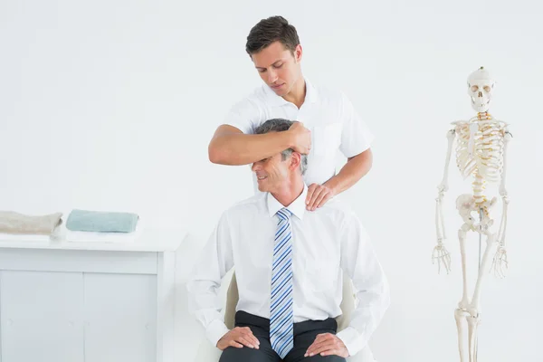 Male chiropractor doing neck adjustment — Stock Photo, Image